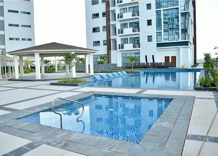 Mactan Newtown Oceanview Hotel